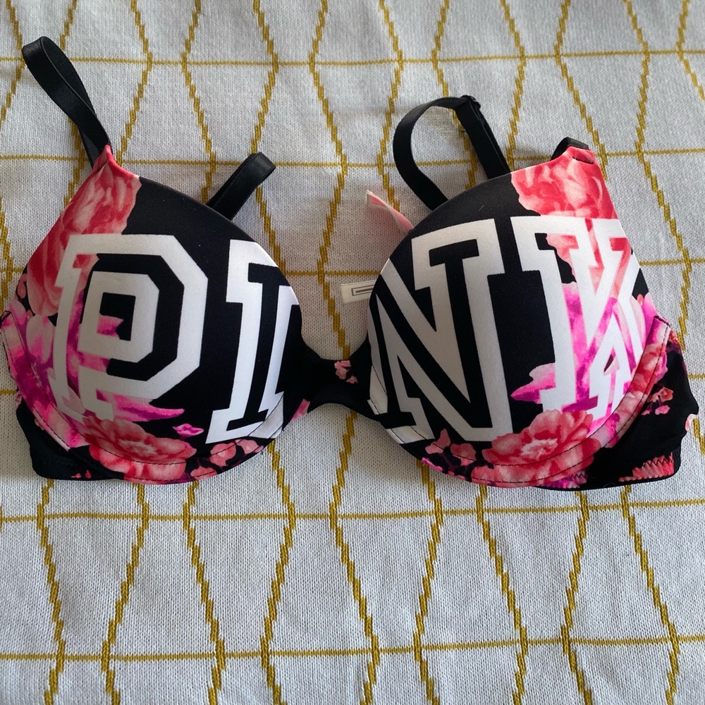 PINK Wear Everywhere T-shirt lightly-lined bra, 32B